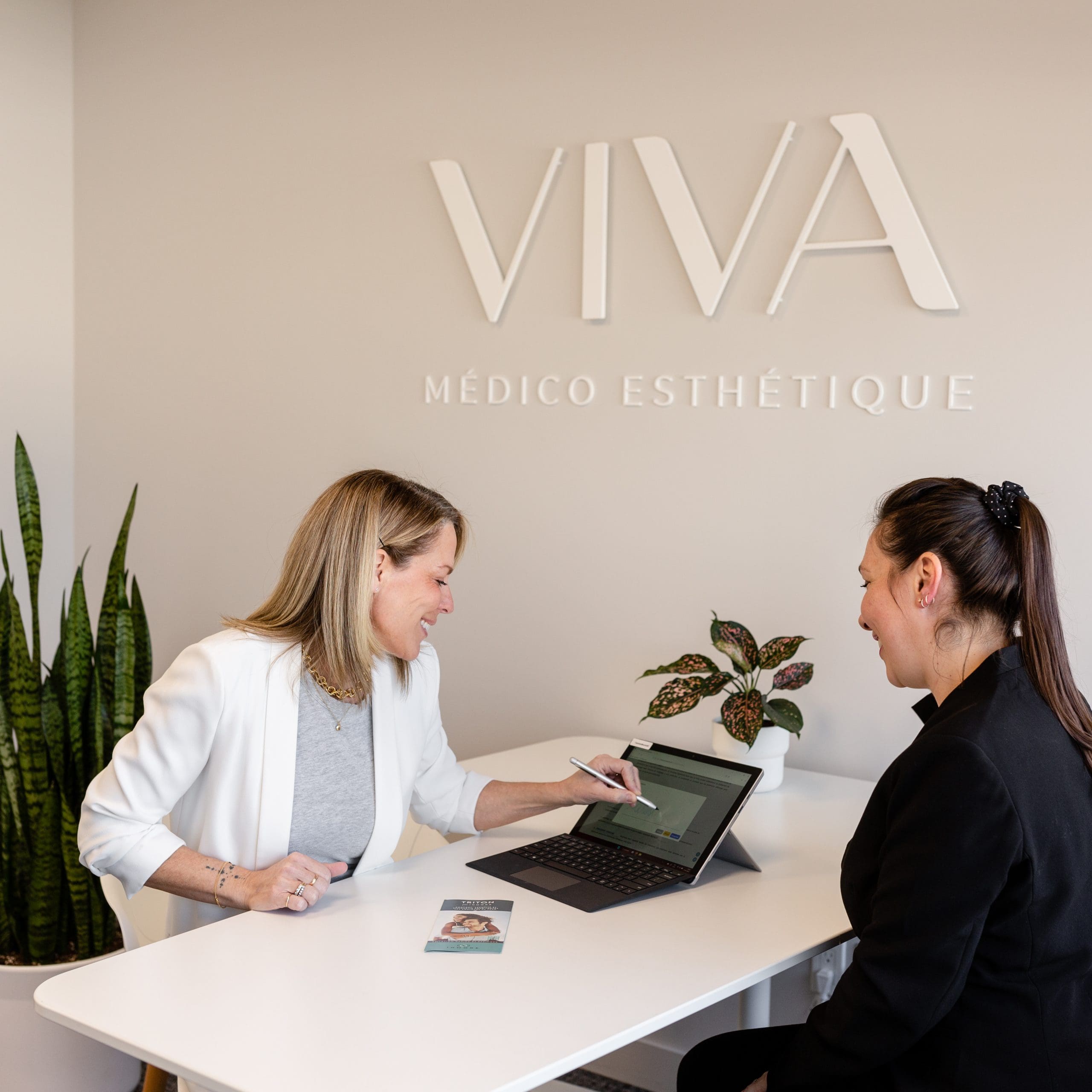 Viva clinique, deux femmes consultations