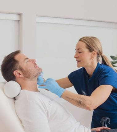 Injections Sculptra : redonnez du volume à votre peau