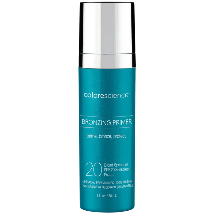 Une bouteille sarcelle de Colorescience Bronzing Primer avec SPF 20. L'étiquette souligne ses fonctions : apprêter, bronzer, protéger, et indique qu'il est résistant à l'eau, à base de minéraux, et qu'il contient 30 ml (1 fl oz).